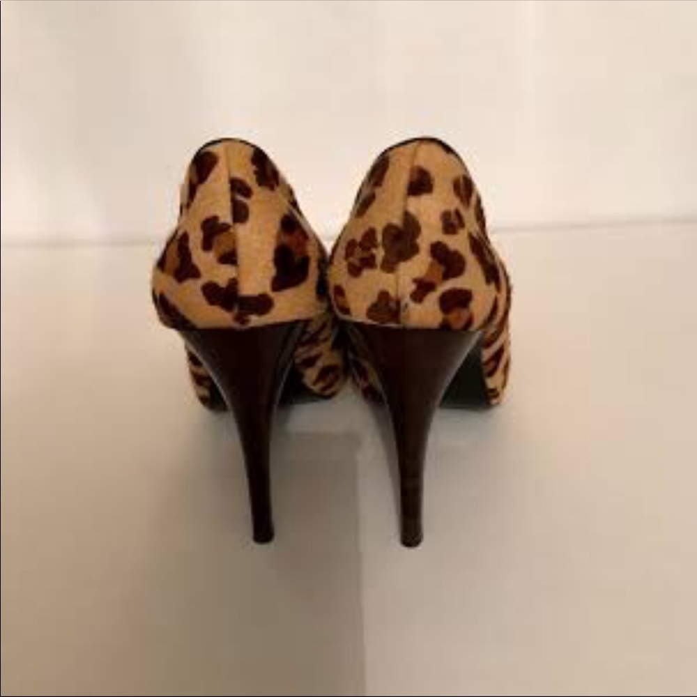 🌟🐆Chicest Leopard Heels 7 1/2. -Temp lower price. Only a few hours. - Picture 3 of 16